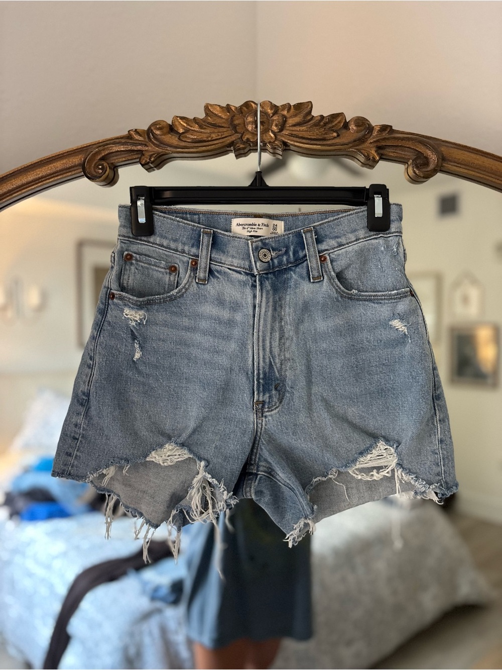 Abercrombie & Fitch 4” Mom Short High Rise